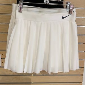 - Nike Flouncy Tennis Skirt Skort New white